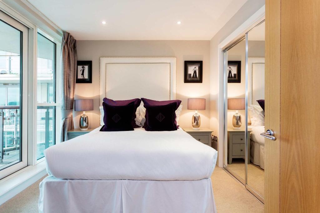 Veeve - River Views from Vauxhall room 2